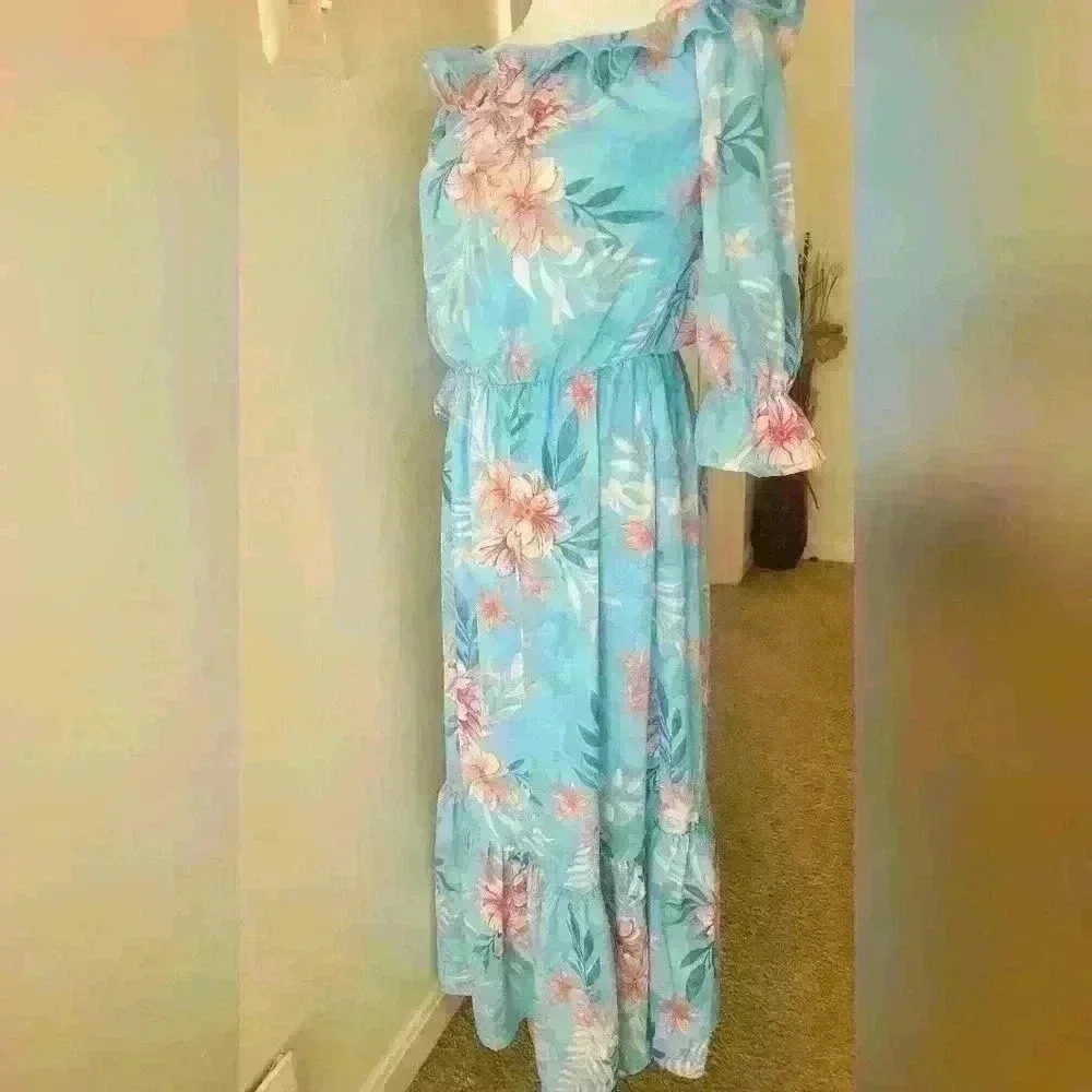 Willow Drive small long floral beautiful dress, new without tag. - Picture 3 of 9
